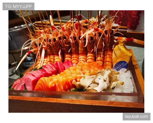 仲满球场上一本正经，私照却都是豪宅大餐，我看着都不好意思吃午饭