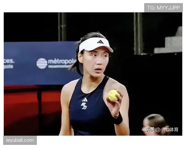 王欣瑜训练室外倒地被教练急抱，活脱脱演偶像剧现场！
